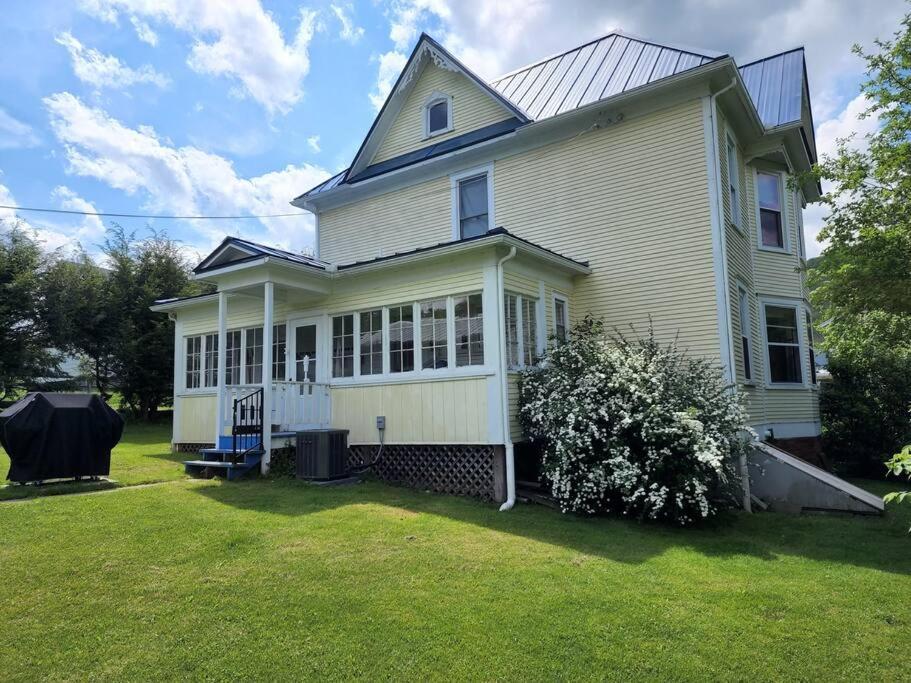 Basecampwv-Durbin. Spacious 4 Bedroom House W/Yard Exterior photo